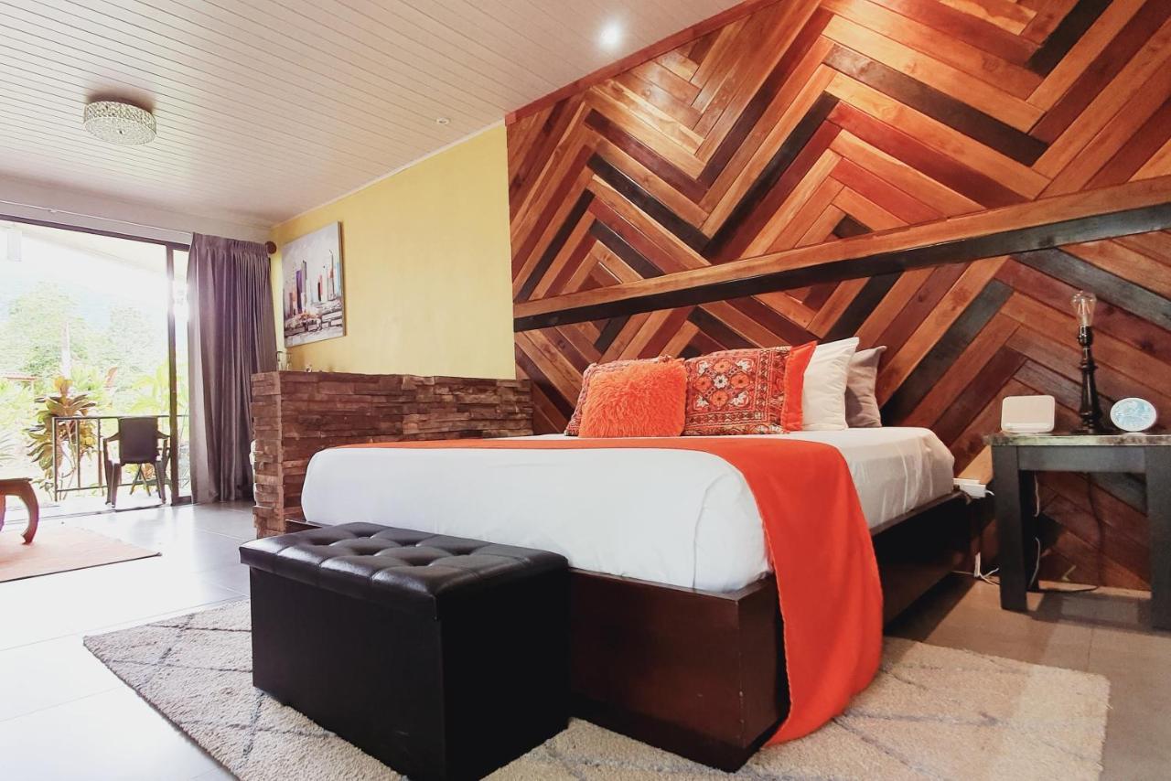 Yellow Tree Suites La Fortuna Eksteriør billede